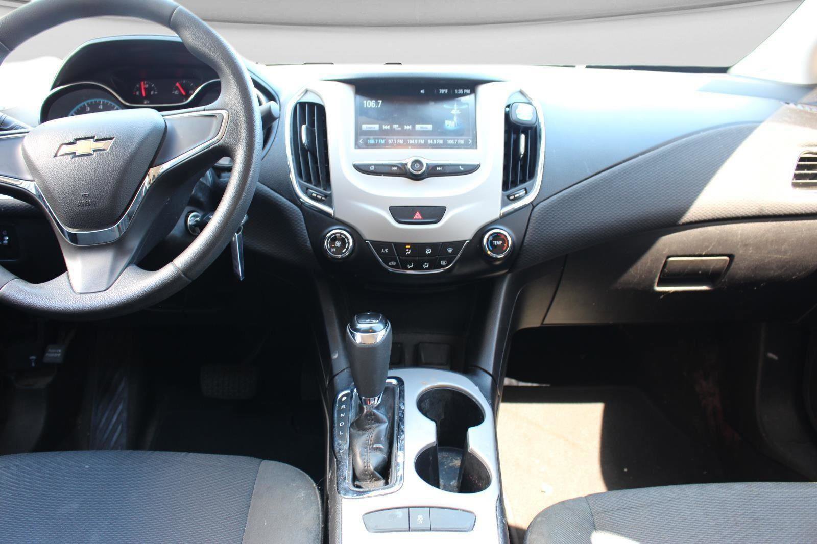 Used 2017 Chevrolet Cruze LS FWD image 14