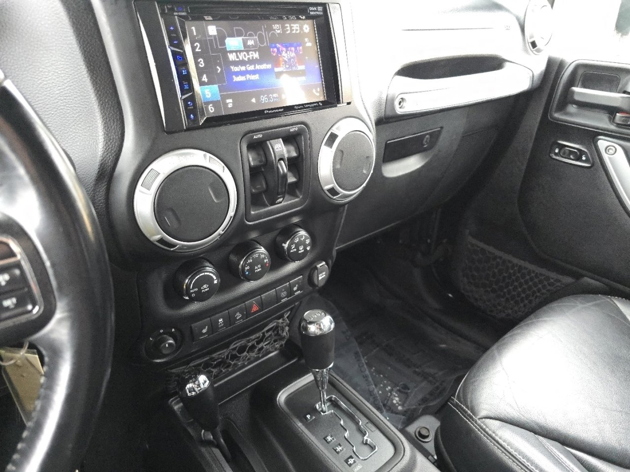 Used 2013 Jeep Wrangler Unlimited Rubicon w/ Connectivity Group image 27