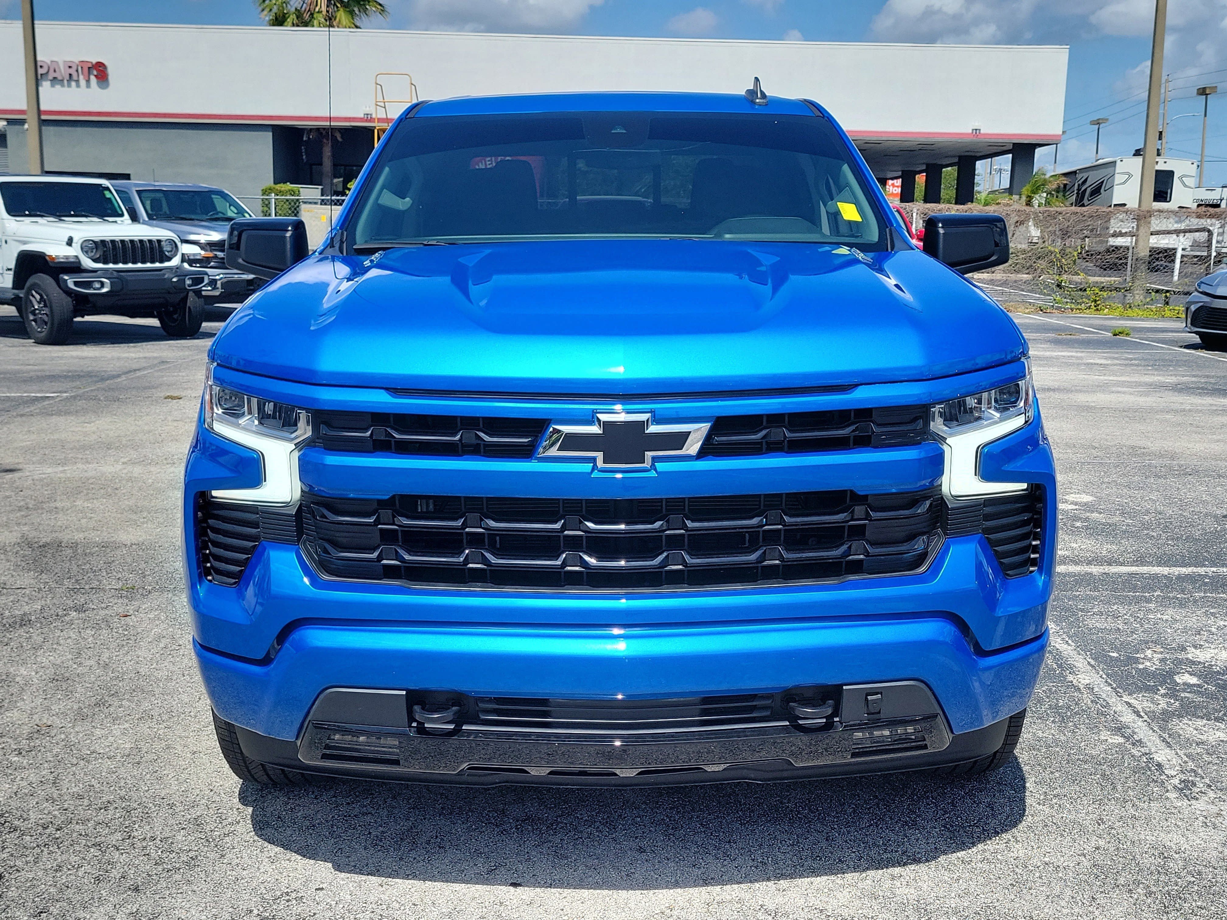 Used 2025 Chevrolet Silverado 1500 RST w/ Convenience Package II RWD image 2
