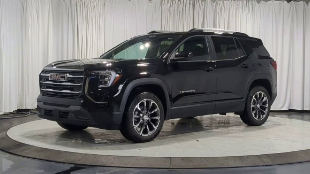 Used 2025 GMC Terrain Elevation w/ Elevation Premium Package image 5