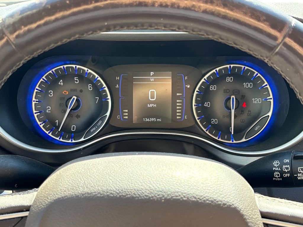 Used 2018 Chrysler Pacifica Touring-L FWD image 16