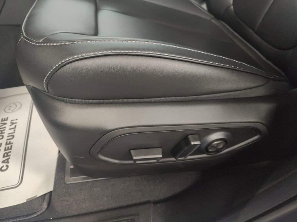 New 2025 Jeep Grand Cherokee L Limited w/ Black Appearance Package image 31