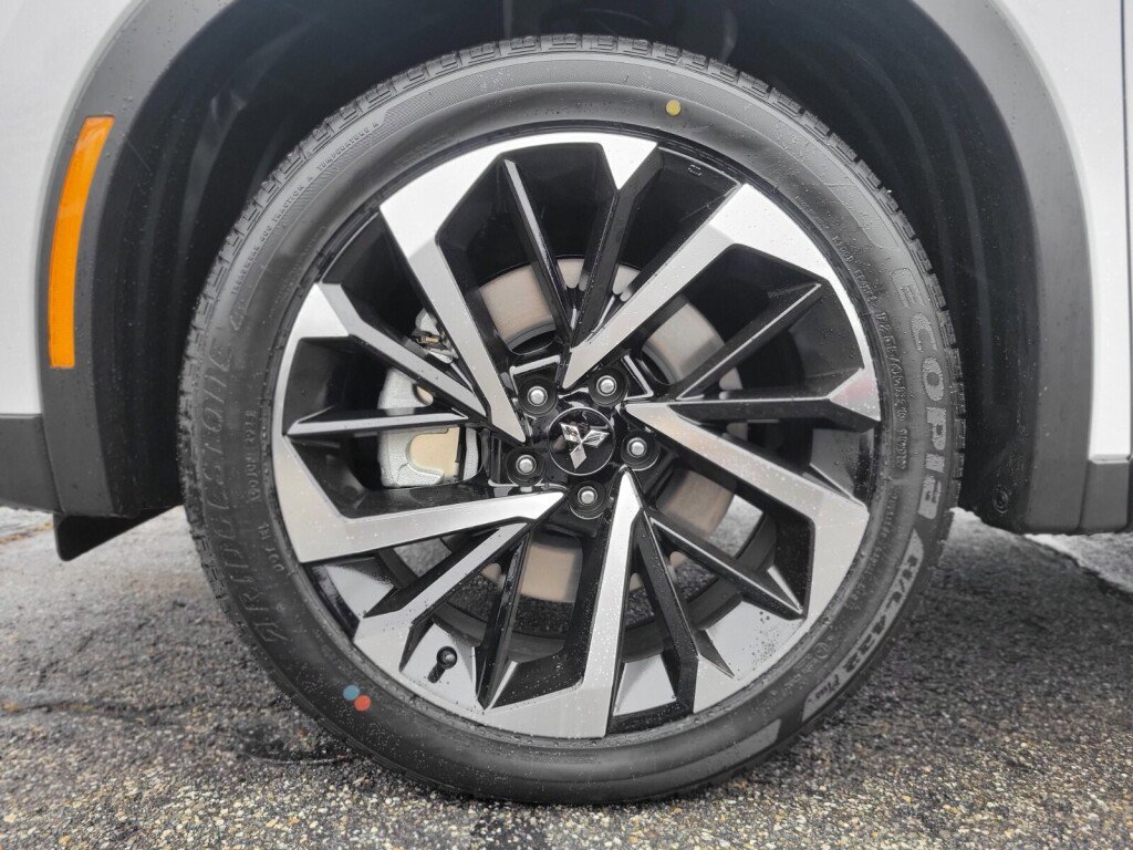 New 2025 Mitsubishi Outlander SE image 30