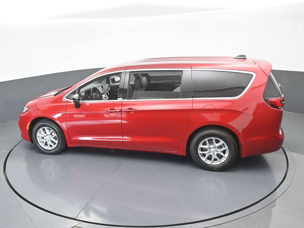 New 2026 Chrysler Pacifica Select image 45