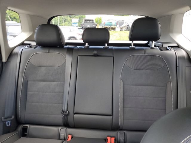 Certified 2023 Volkswagen Taos SE w/ Panoramic Sunroof Package FWD image 11