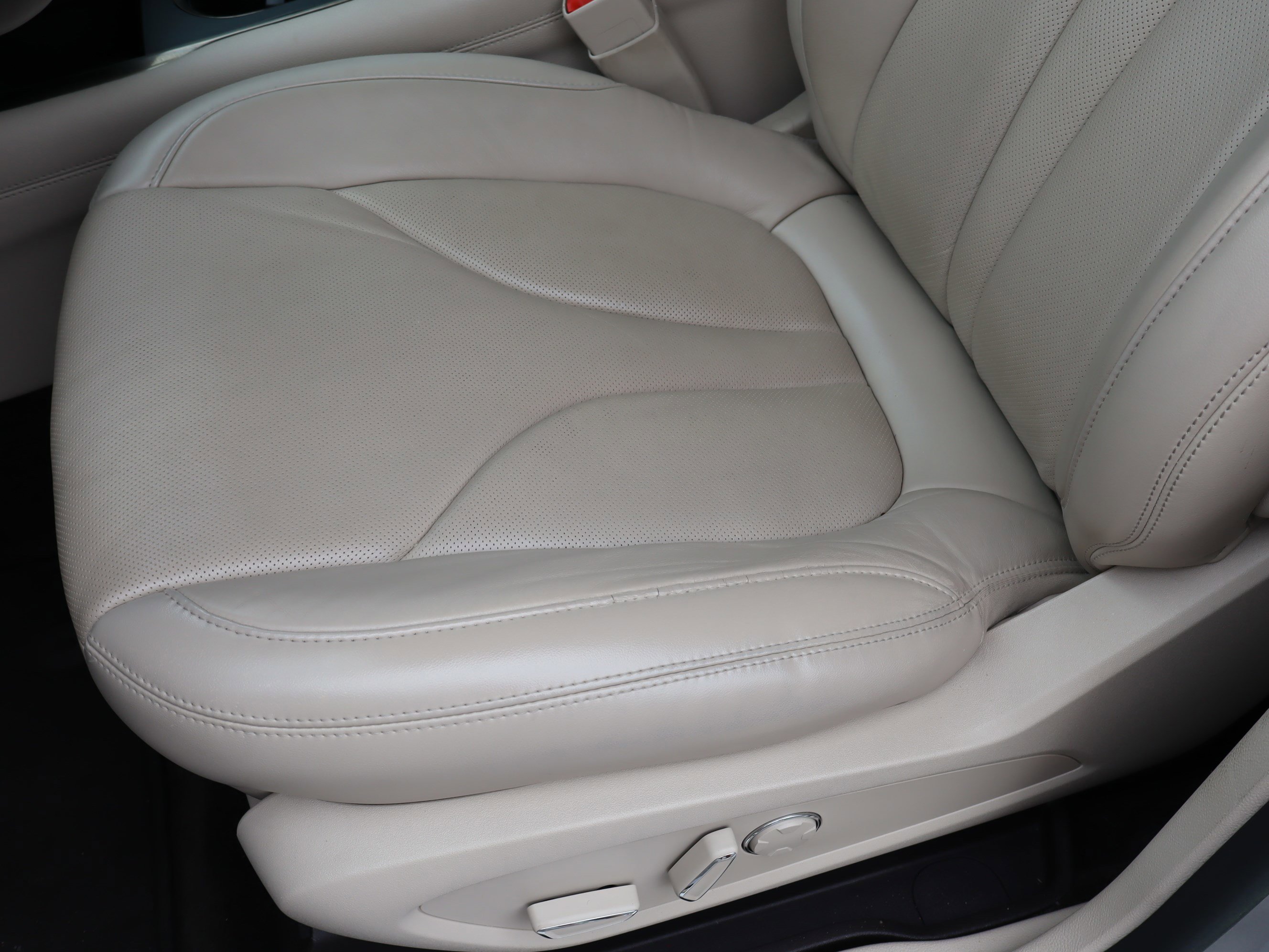 Used 2018 Lincoln MKC Reserve FWD image 17