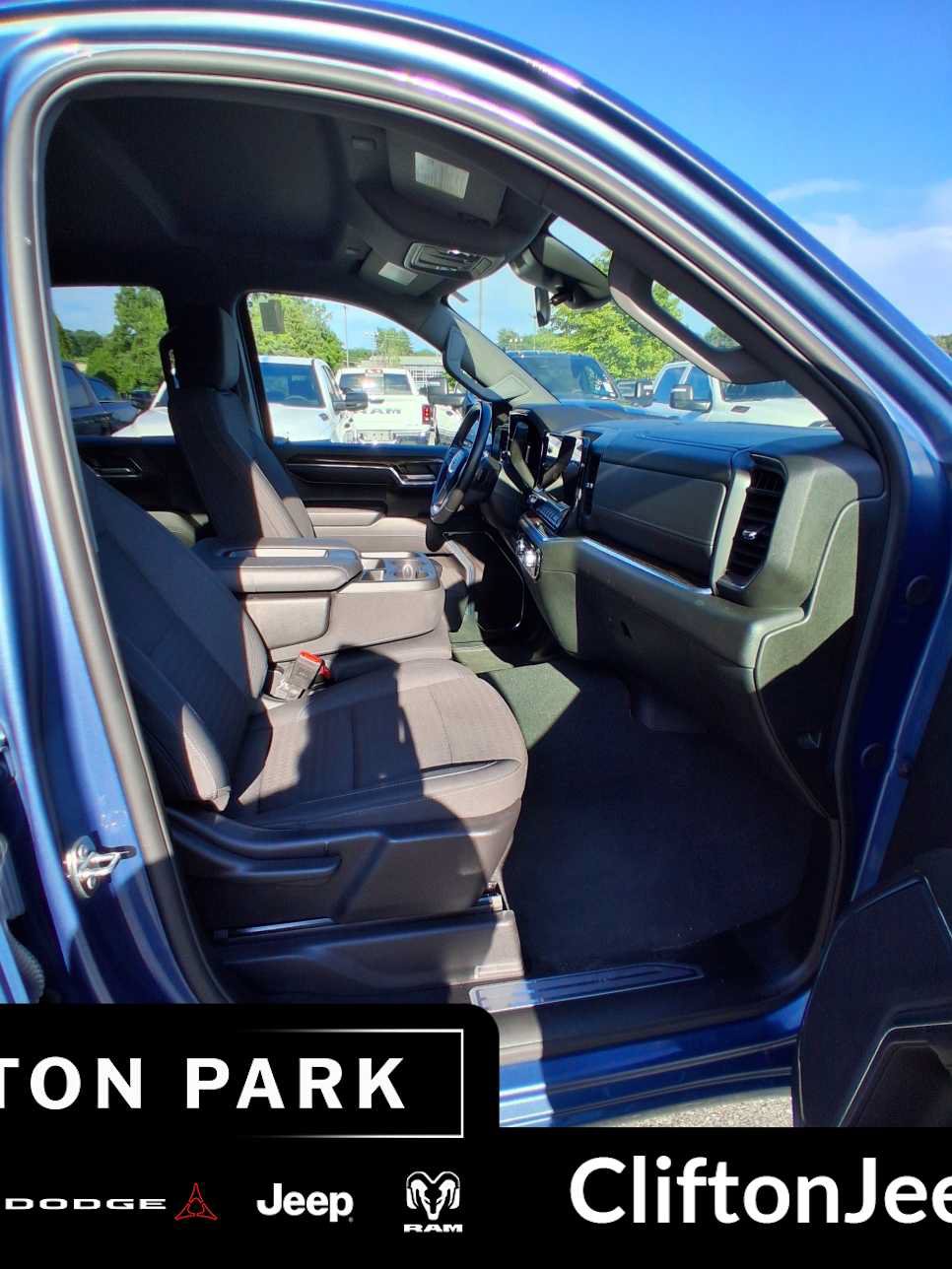 Used 2024 GMC Sierra 1500 SLE AWD/4WD image 17