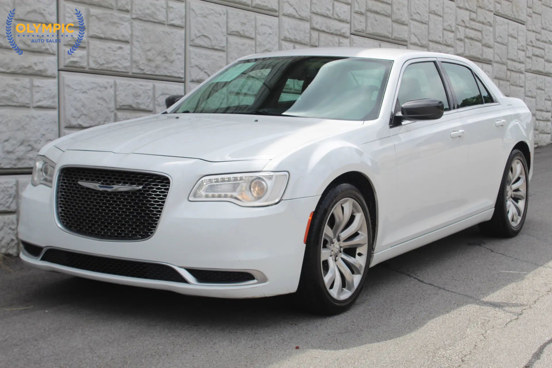 Used 2018 Chrysler 300 Touring w/ Chrome Appearance Package
