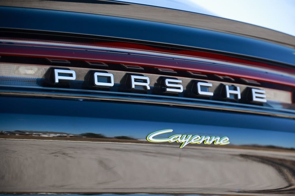 Certified 2025 Porsche Cayenne E-Hybrid Coupe image 24