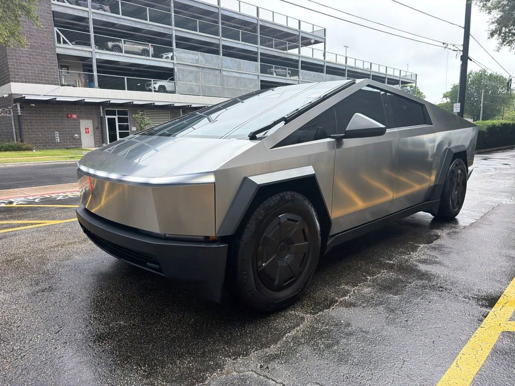 Used 2025 Tesla Cybertruck AWD Crew Cab image 3