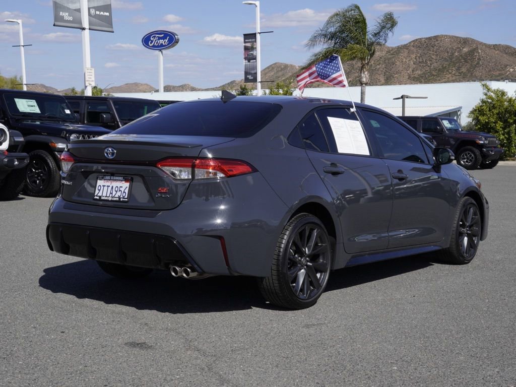 Used 2025 Toyota Corolla SE w/ SE Premium Package FWD image 4