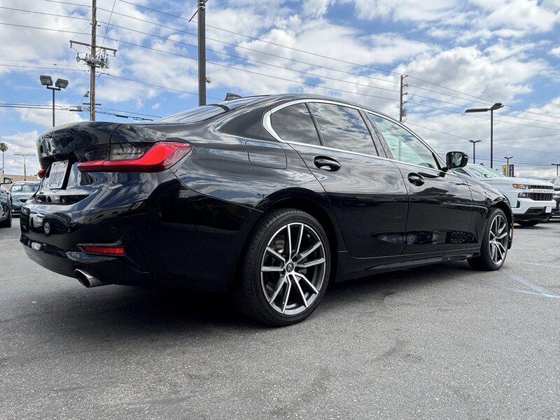 Used 2021 BMW 330i Sedan w/ Driving Assistance Package RWD image 7