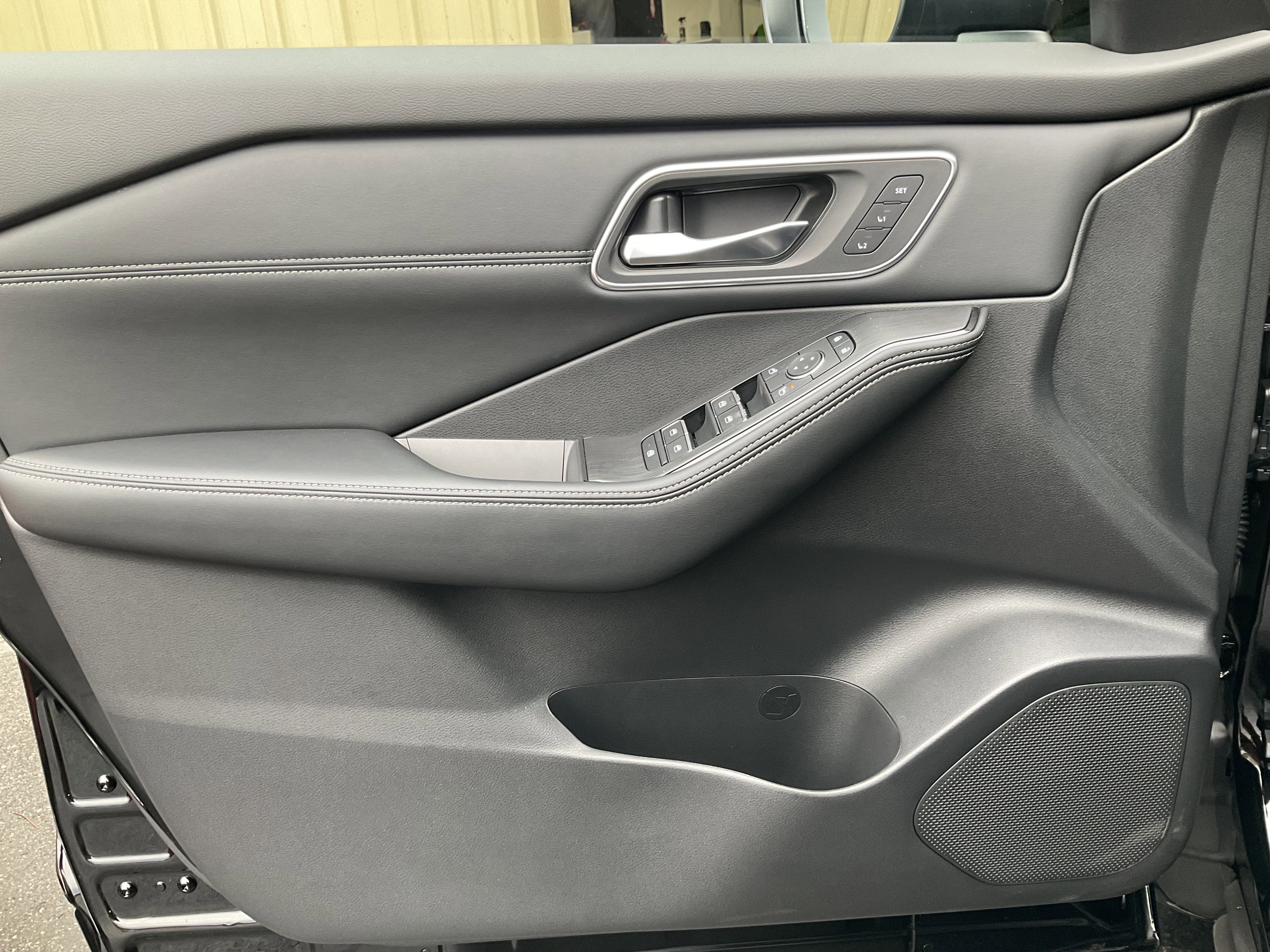 Used 2026 Nissan Rogue Platinum w/ Platinum Premium Package image 34