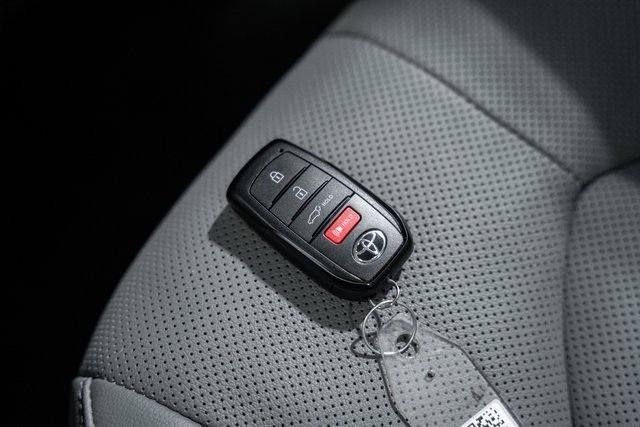 Used 2024 Toyota Highlander Platinum image 48