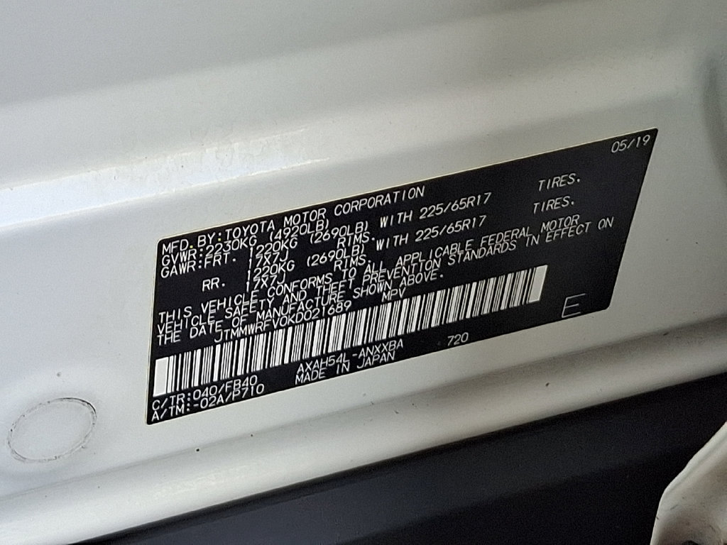 Used 2019 Toyota RAV4 LE w/ Carpet Mat Package AWD/4WD image 28