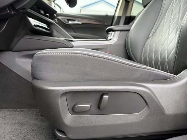 Used 2023 Buick Envision Avenir AWD/4WD image 18