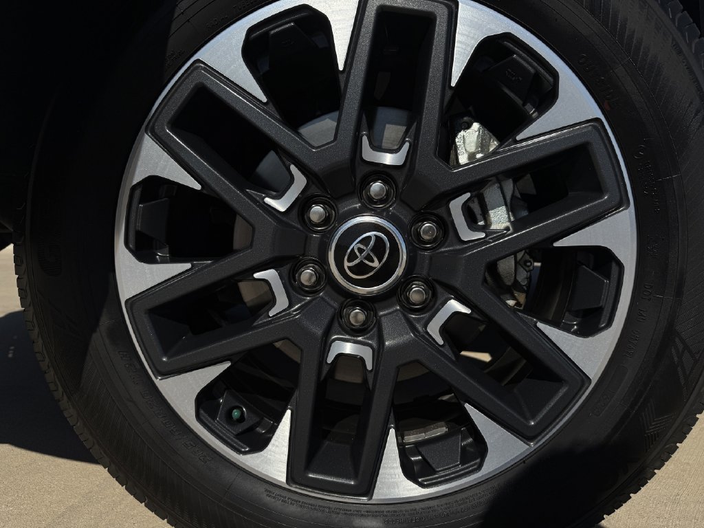 Used 2024 Toyota Tundra Limited AWD/4WD image 9