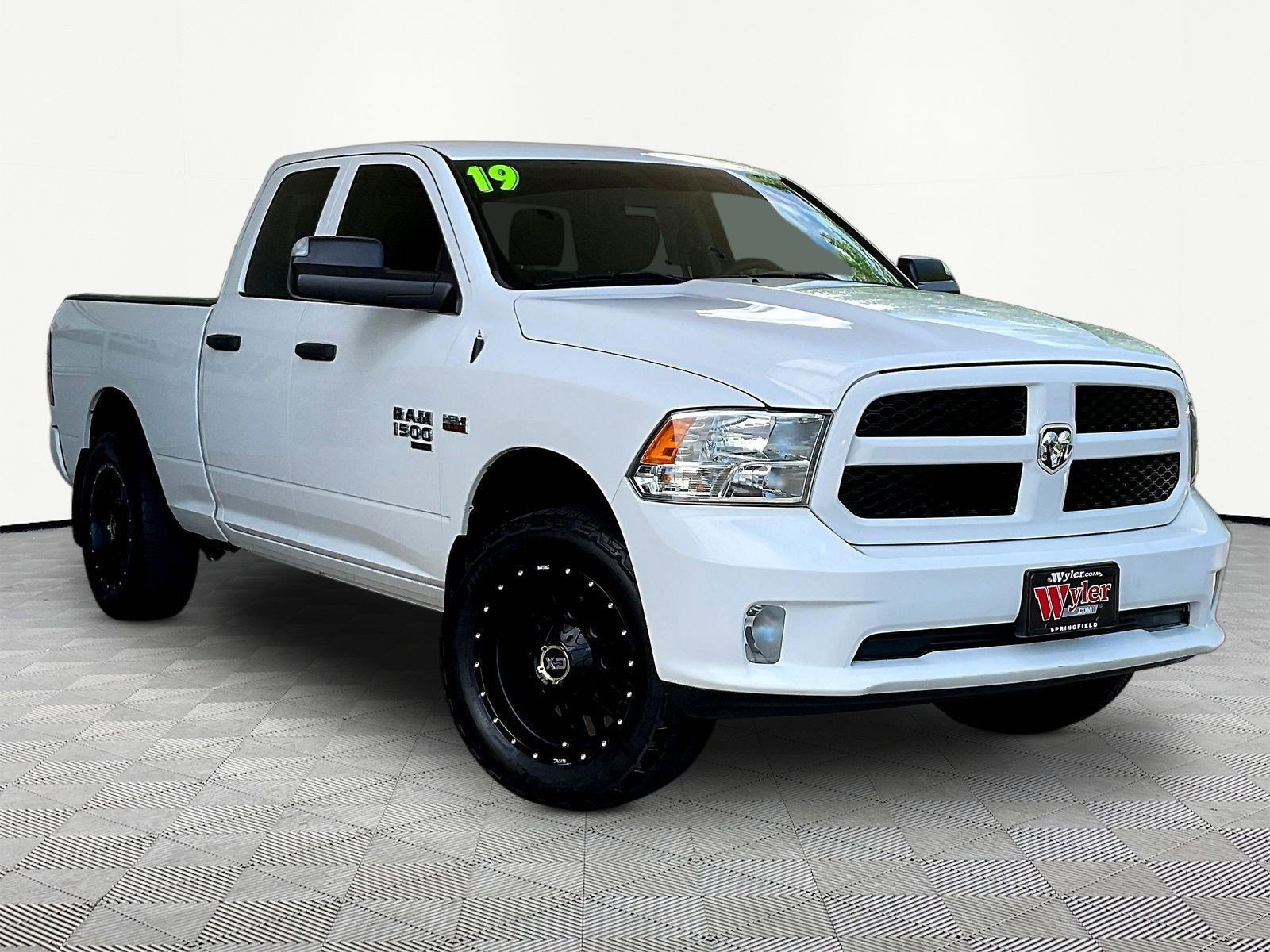 Used 2019 RAM 1500 Express AWD/4WD image 3