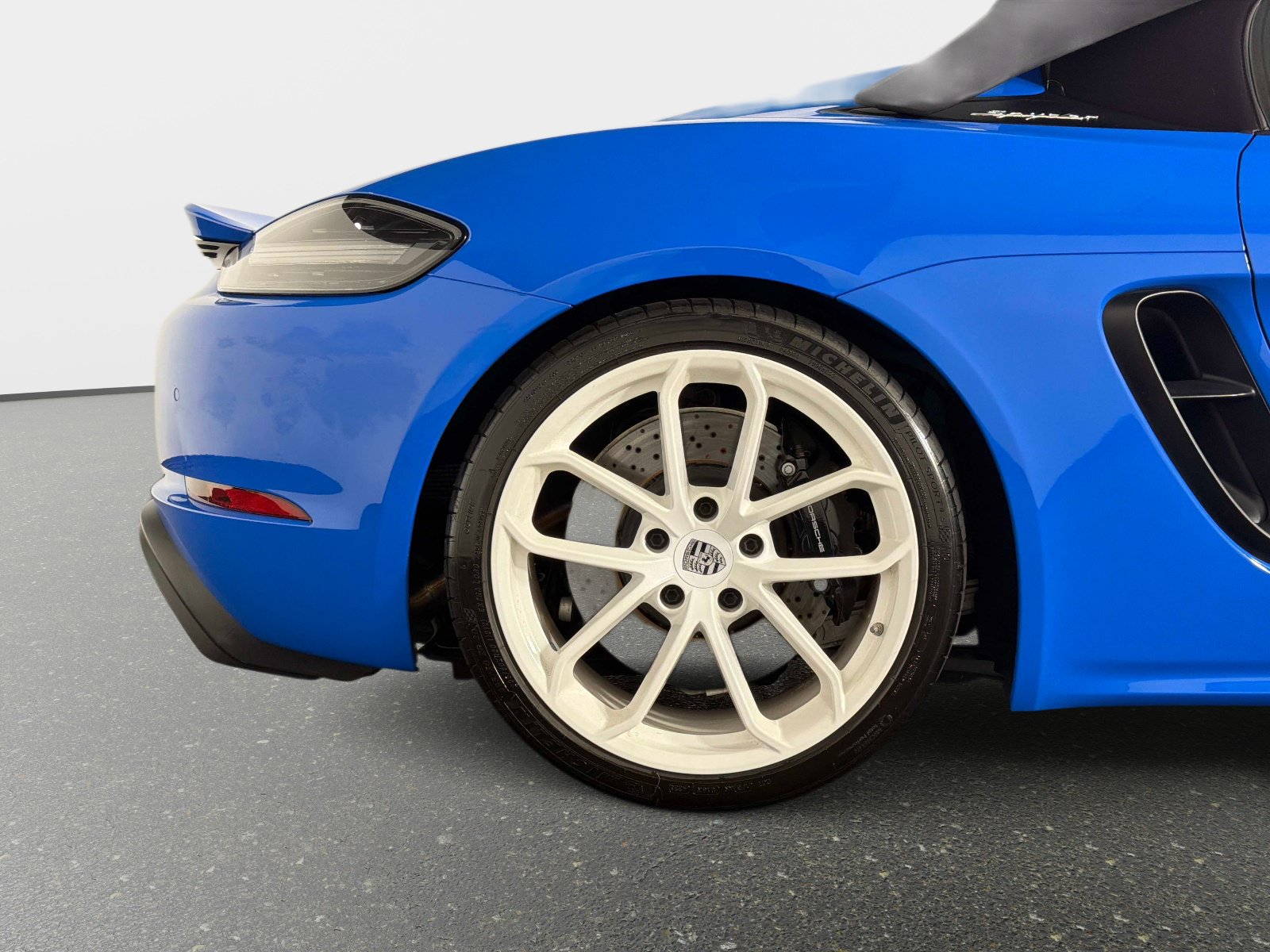 Used 2023 Porsche 718 Boxster Spyder RWD image 21