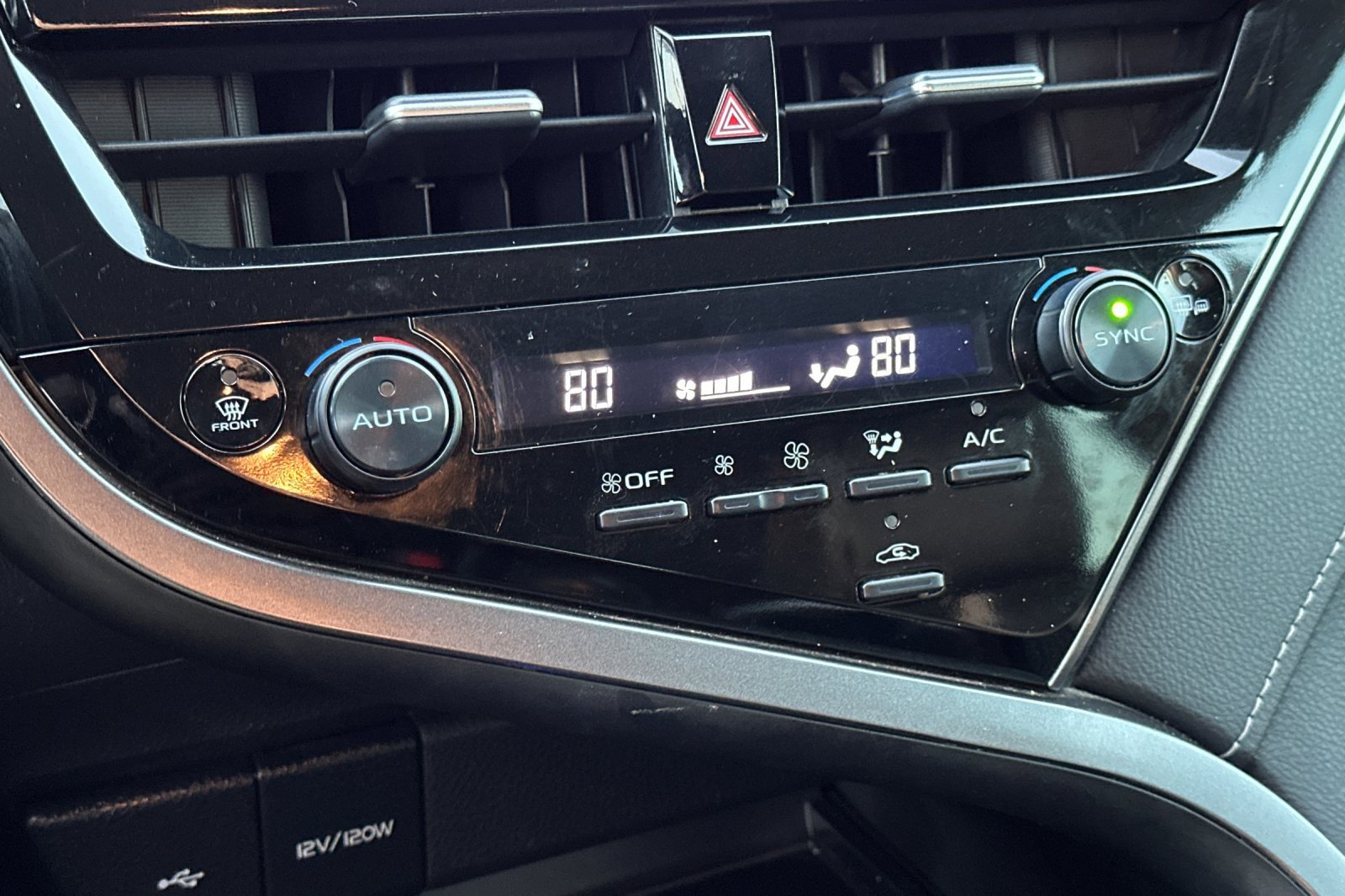 Used 2024 Toyota Camry SE image 19