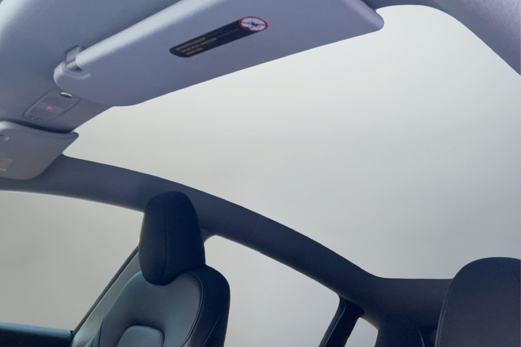 Used 2024 Tesla Model Y 2WD image 16