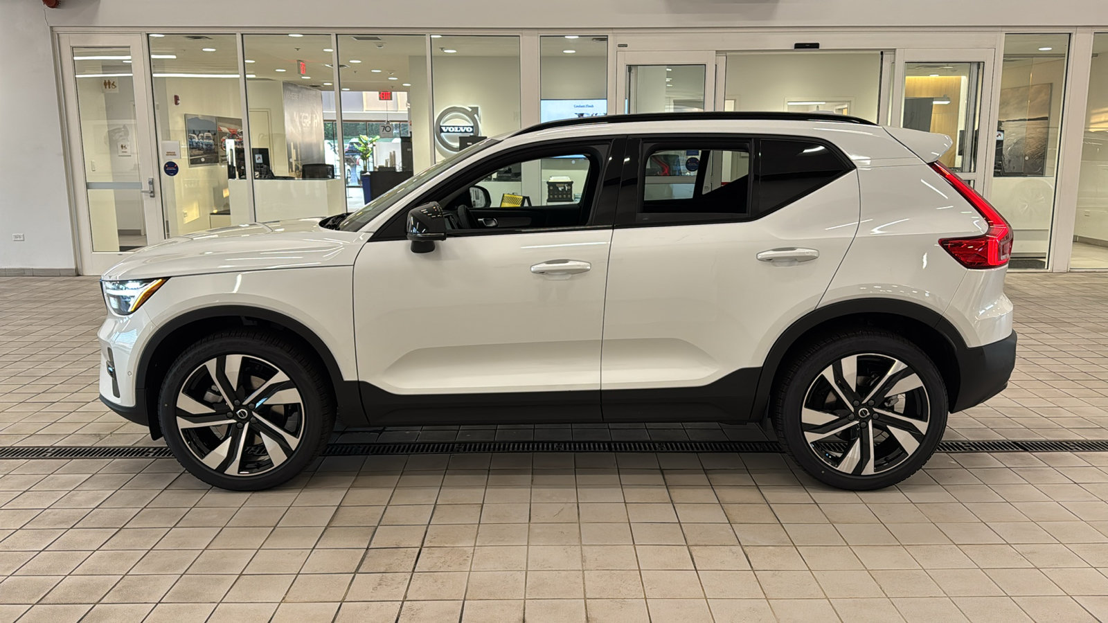 New 2026 Volvo XC40 B5 Ultra w/ Protection Package Premier AWD/4WD image 8
