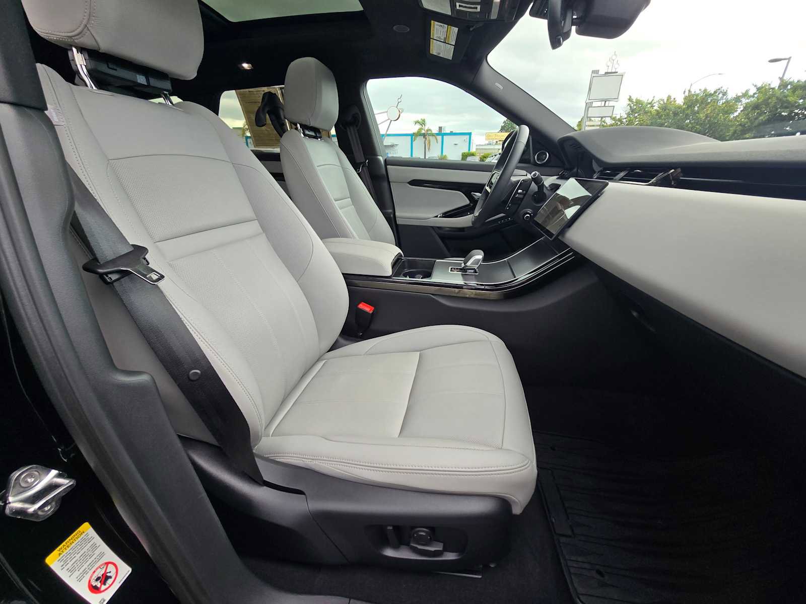 Used 2026 Land Rover Range Rover Evoque S image 11