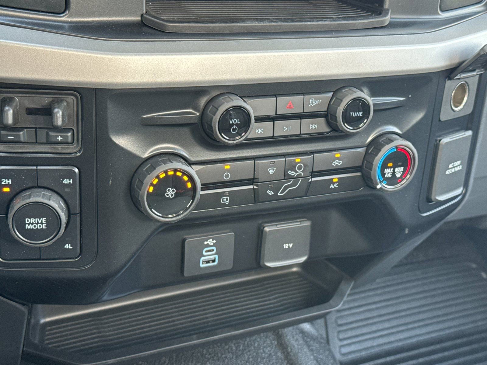 New 2025 Ford F550 4x4 Regular Cab Super Duty image 19