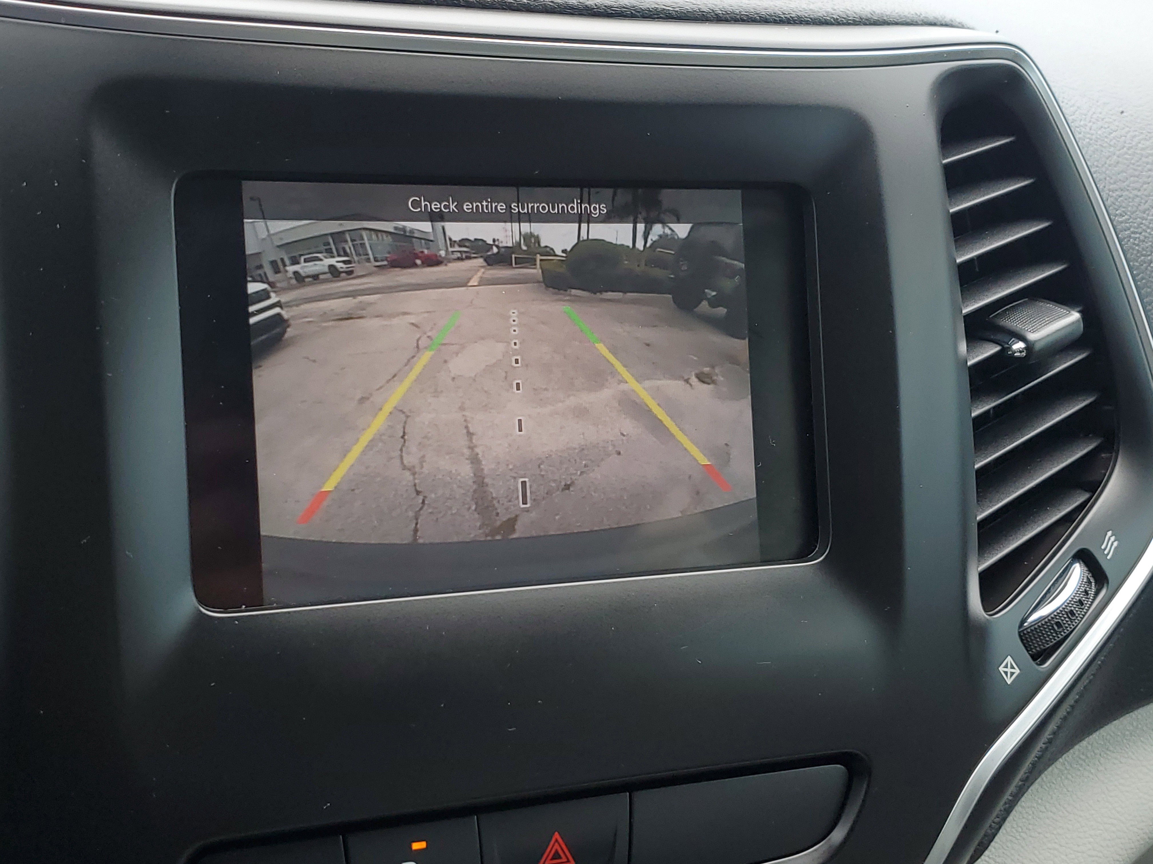 Used 2020 Jeep Cherokee Latitude Plus w/ Comfort/Convenience Group FWD image 26