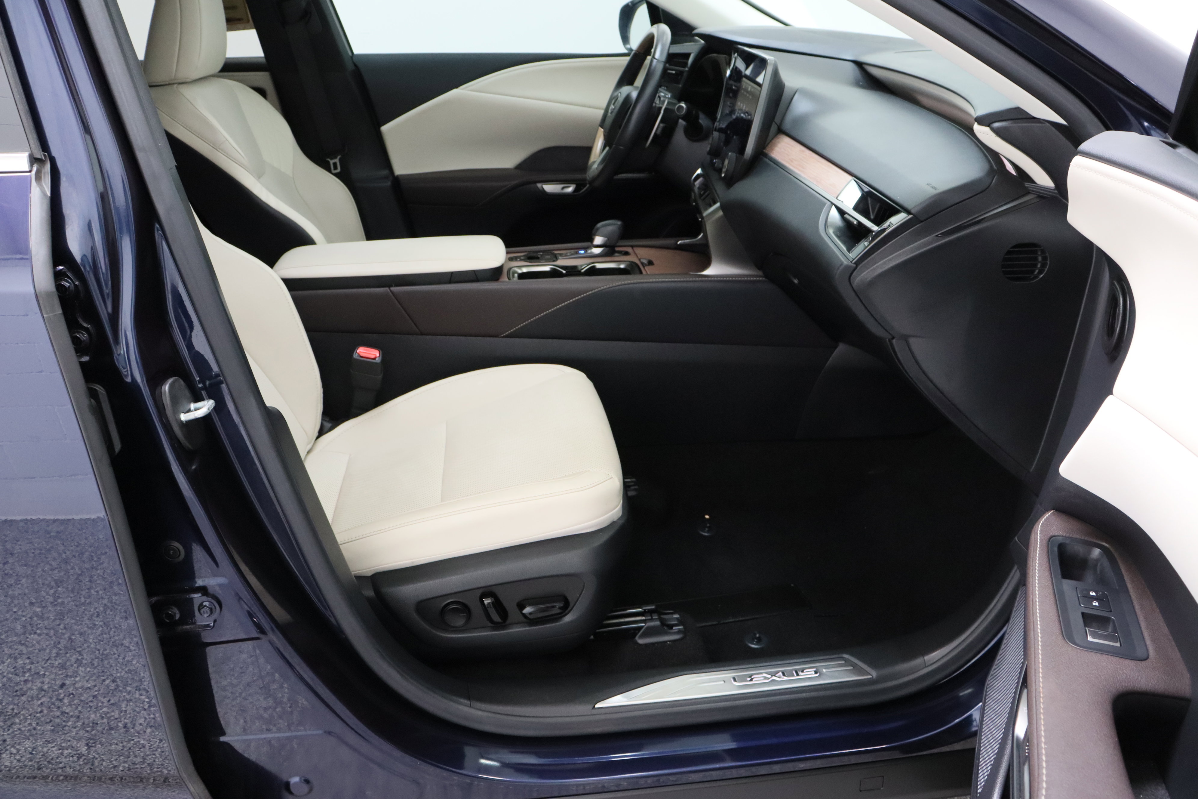 Used 2023 Lexus RX 350 Premium w/ Cold Area Package image 39