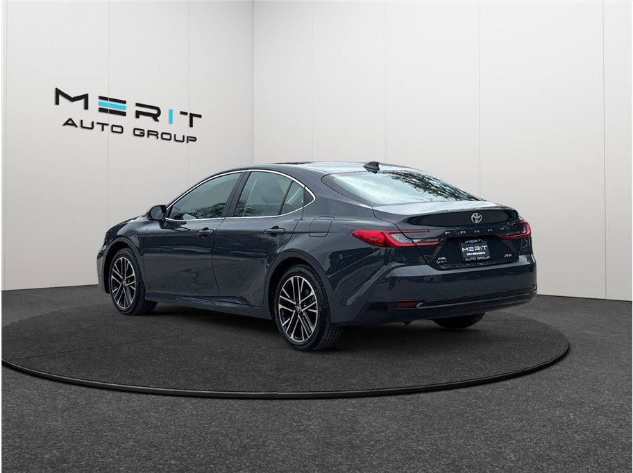 Used 2025 Toyota Camry XLE image 7