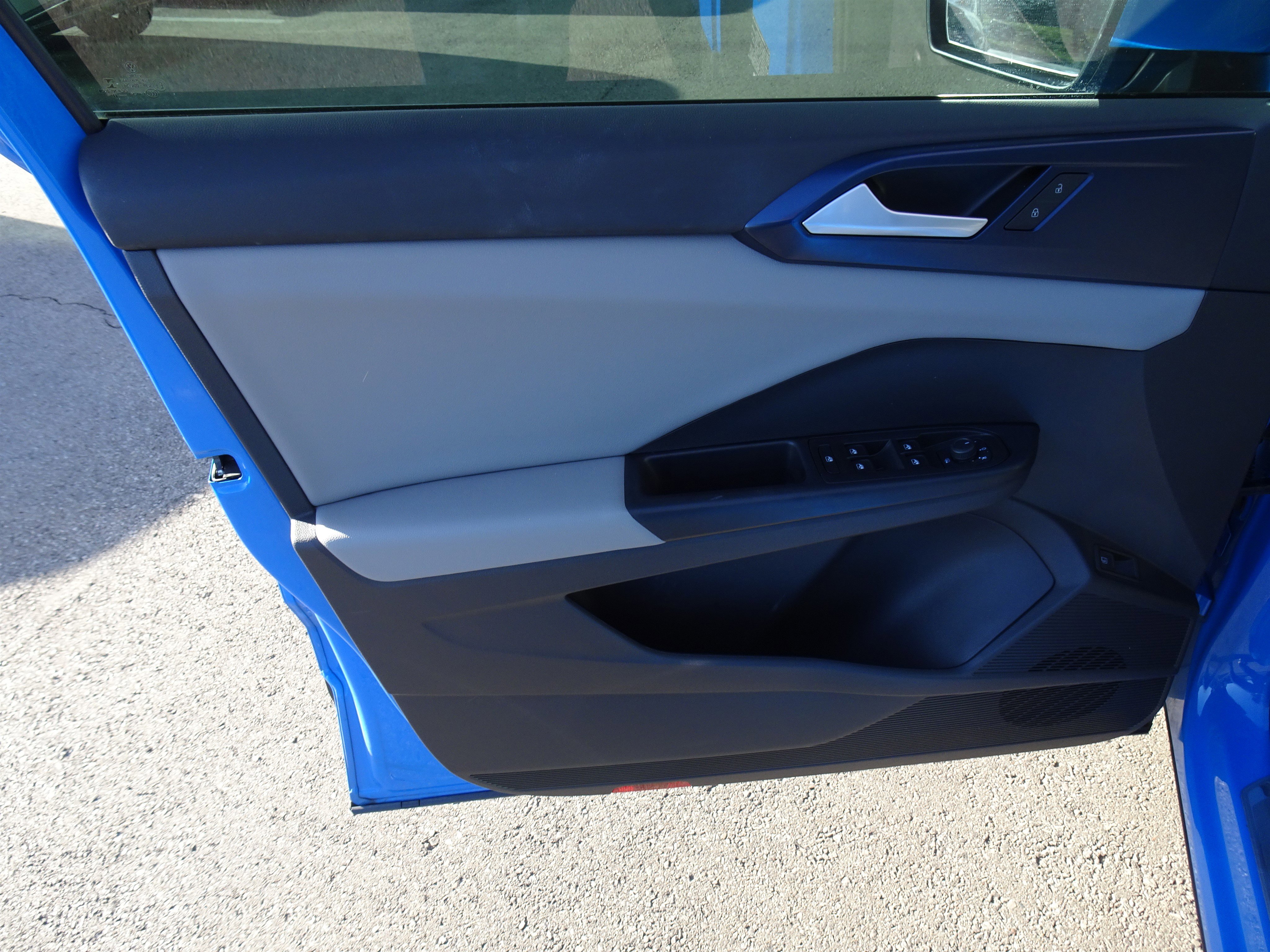 Used 2022 Volkswagen Taos SE w/ Panoramic Sunroof Package image 15