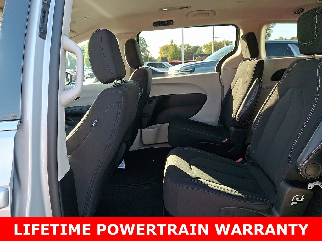 Used 2024 Chrysler Voyager LX image 11