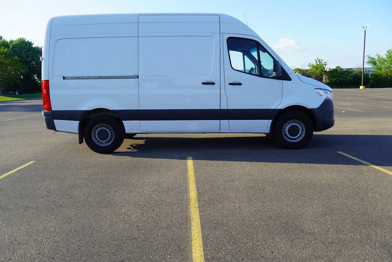 Used 2020 Freightliner Sprinter 2500 RWD image 4