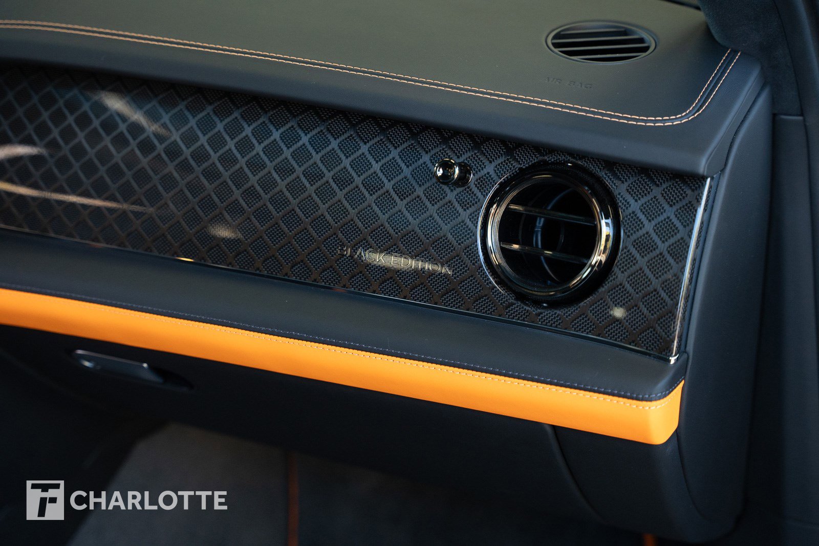 Used 2025 Bentley Bentayga image 33