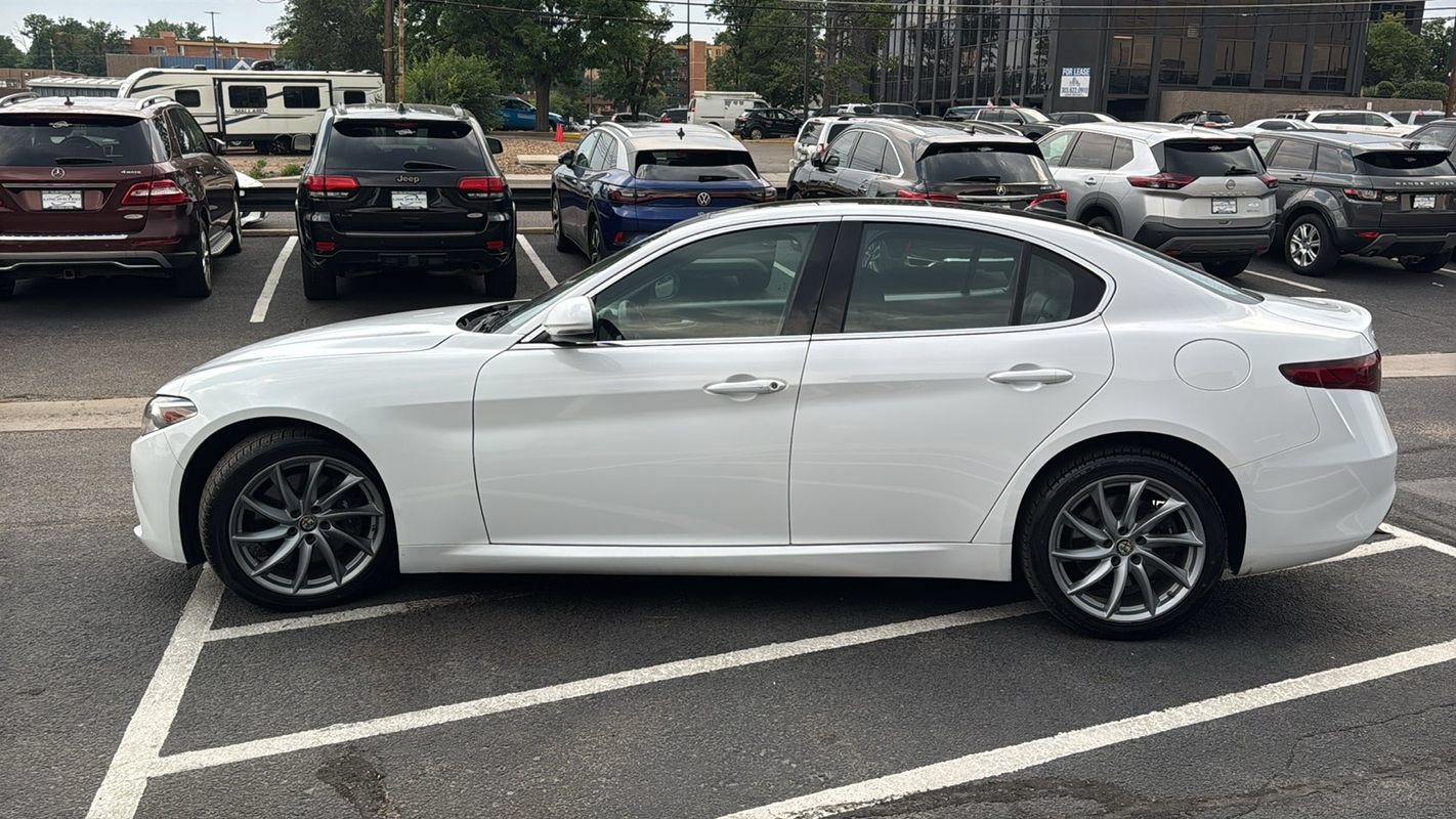 Used 2018 Alfa Romeo Giulia AWD image 6