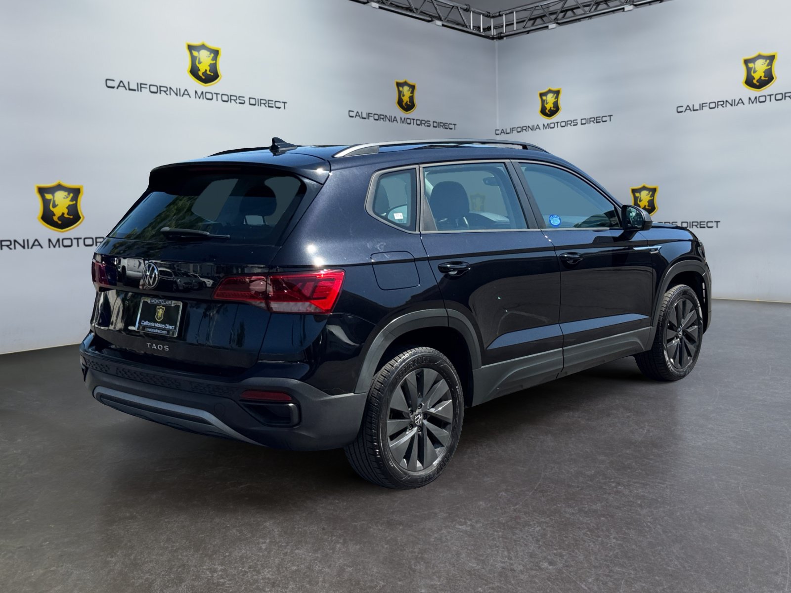 Used 2023 Volkswagen Taos S w/ Driver Assistance Package FWD image 5