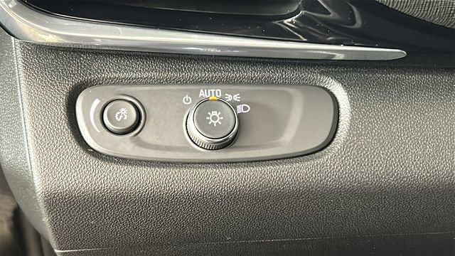 Used 2024 Buick Envista Sport Touring w/ Convenience I Package FWD image 19