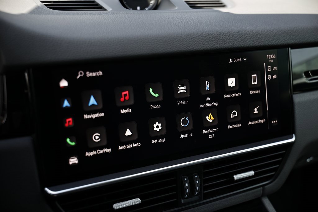 Used 2022 Porsche Cayenne Platinum Edition image 36