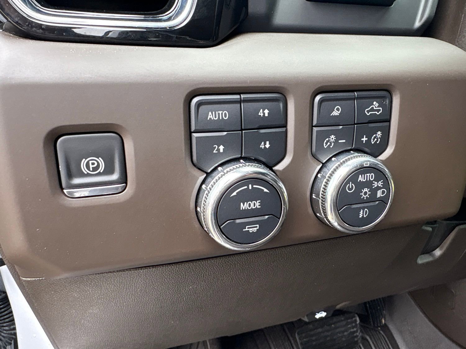 Used 2025 GMC Sierra 2500 Denali w/ Denali Reserve Package AWD/4WD image 16