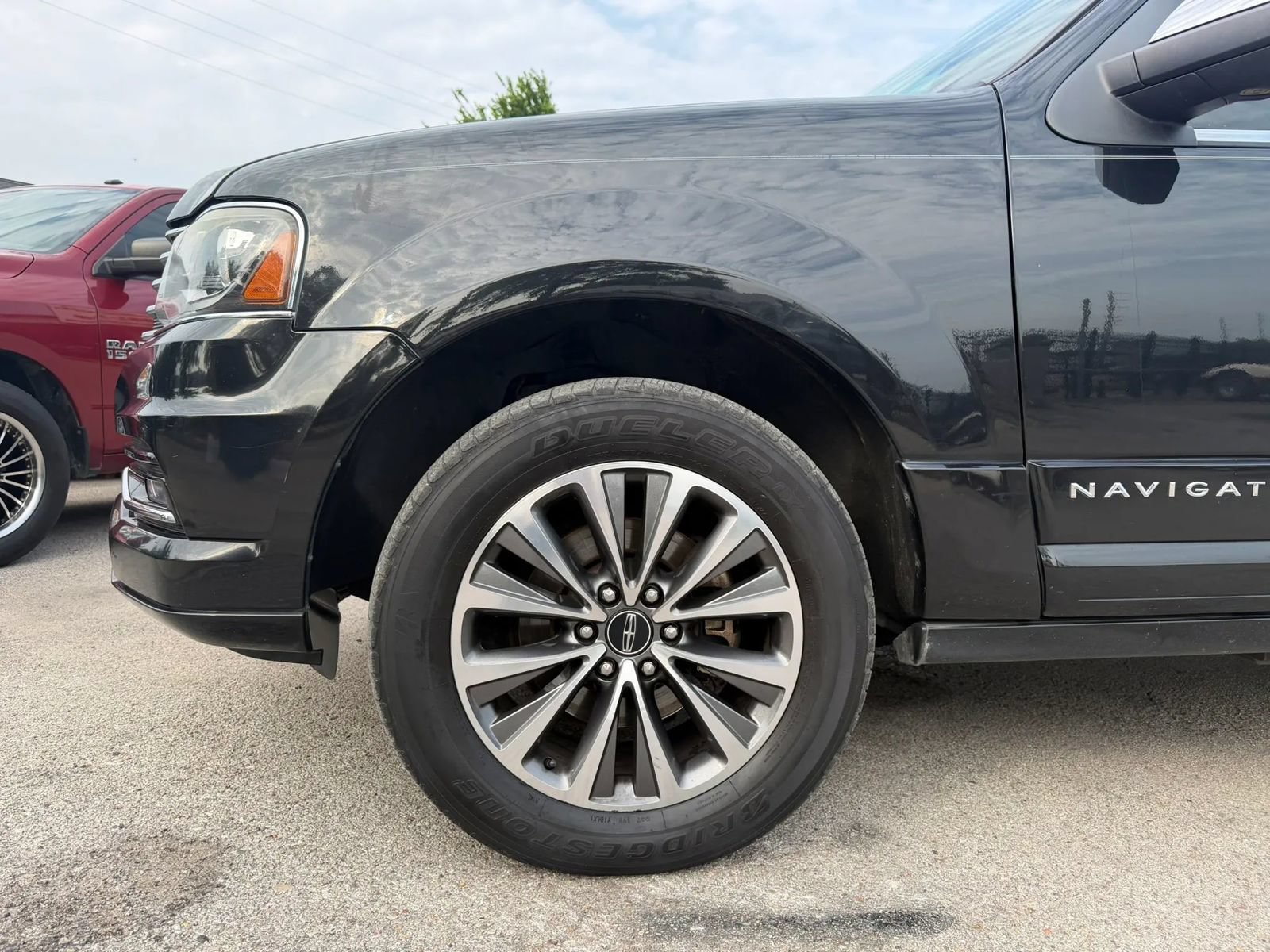 Used 2015 Lincoln Navigator 4WD image 32