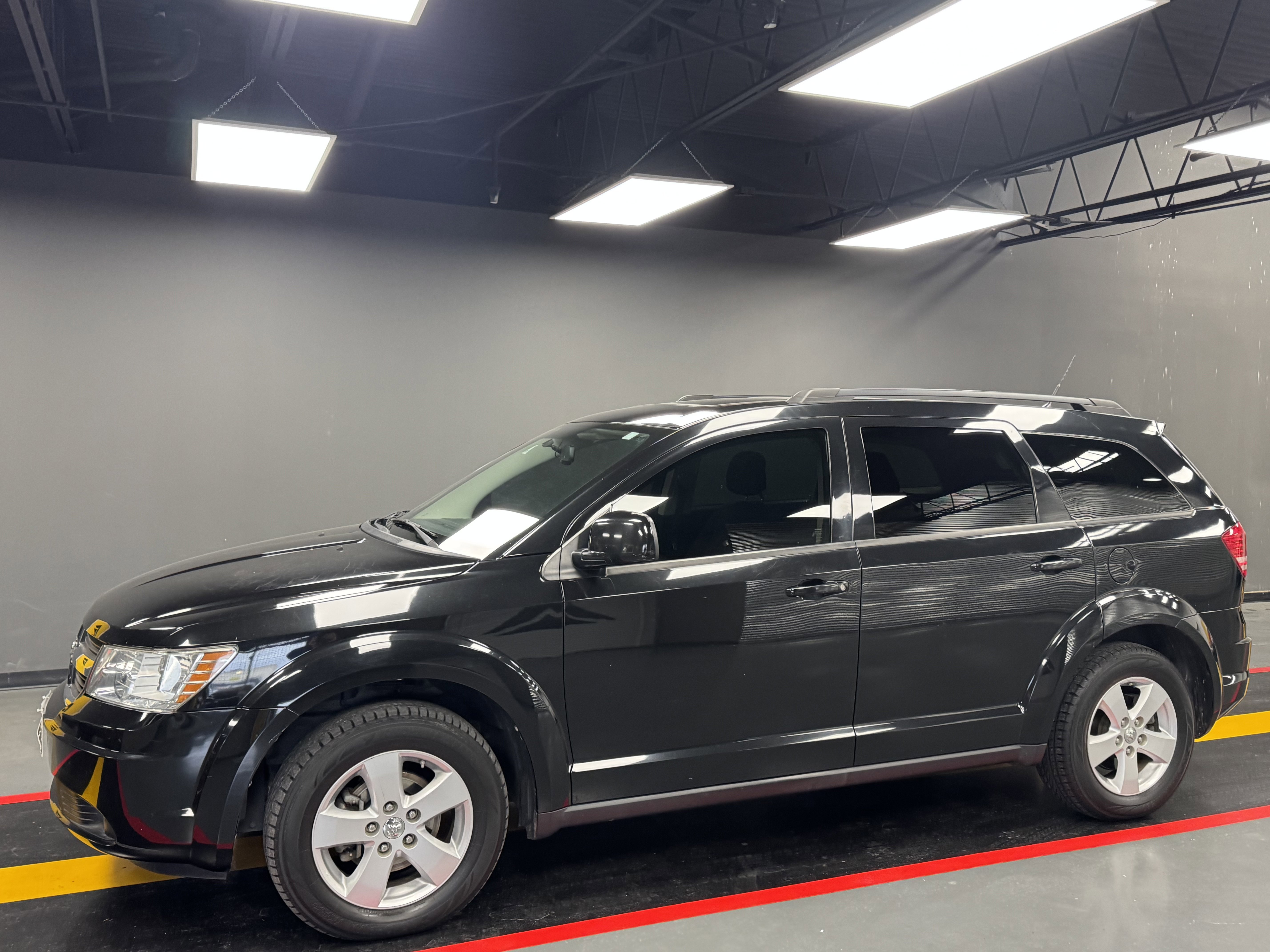 Used 2010 Dodge Journey SXT w/ Flexible Seating Group image 2