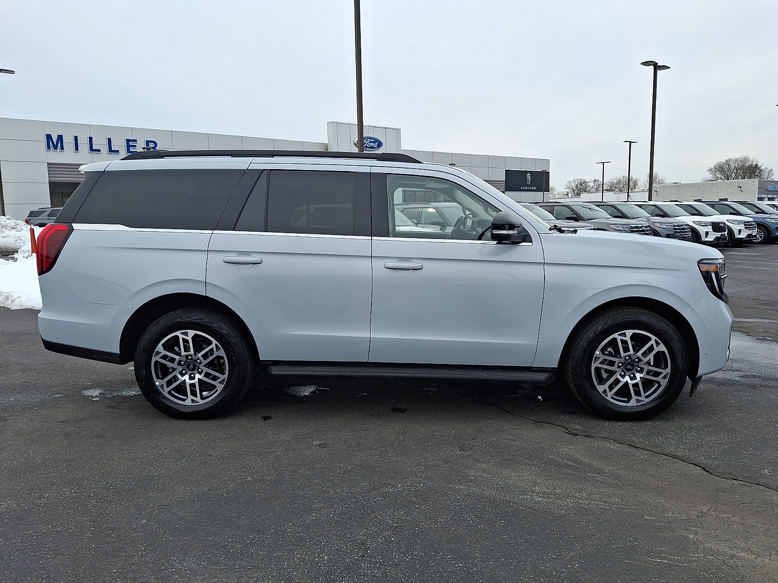 Used 2025 Ford Expedition Active image 7