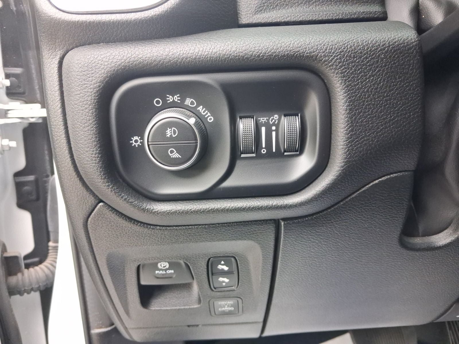 Used 2024 RAM 1500 Laramie AWD/4WD image 18