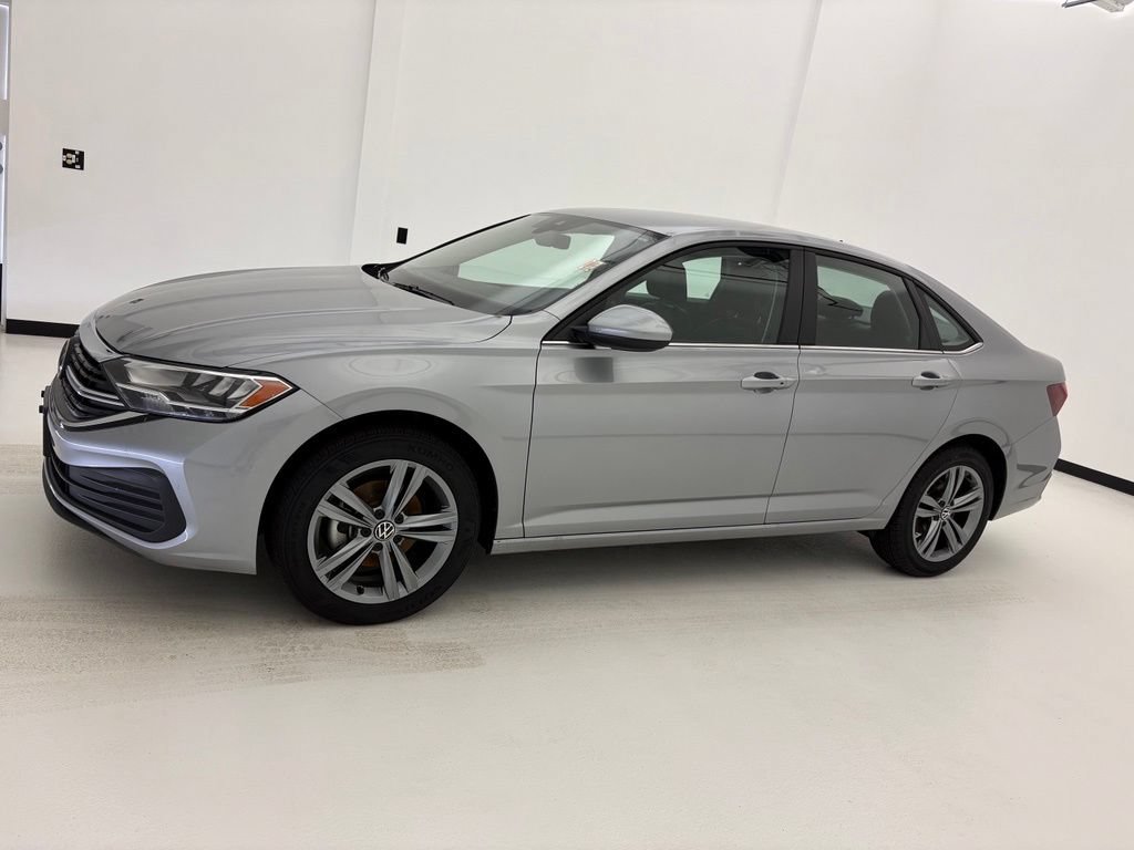 Used 2024 Volkswagen Jetta SE FWD image 16