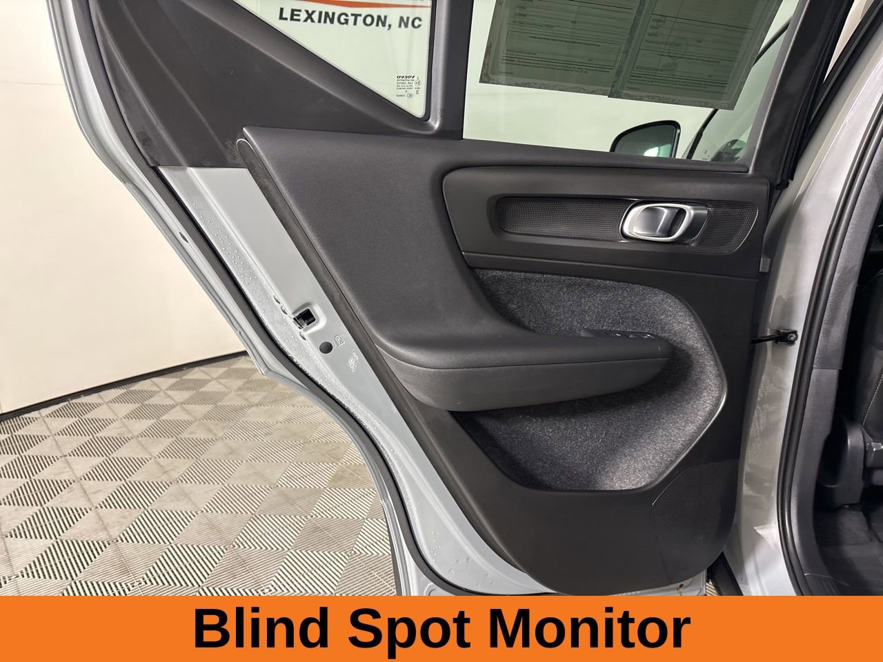 Used 2024 Volvo XC40 B5 Ultimate w/ Protection Package Premier image 19