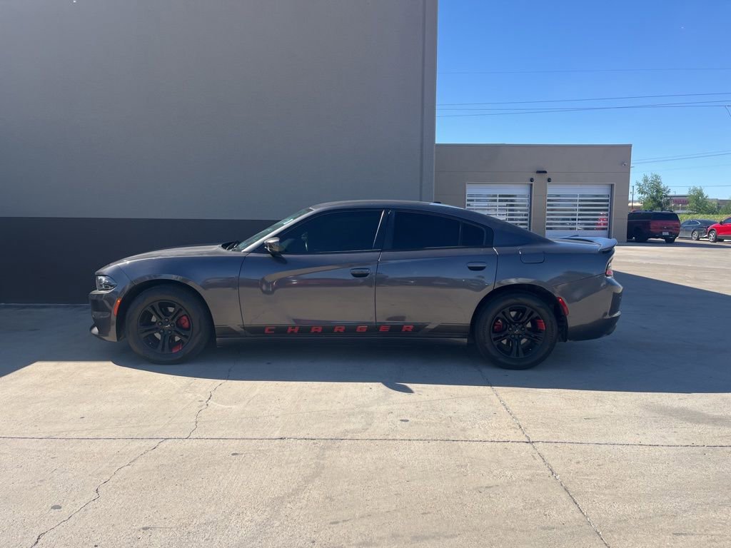 Used 2020 Dodge Charger SXT w/ Leather Interior Group image 2
