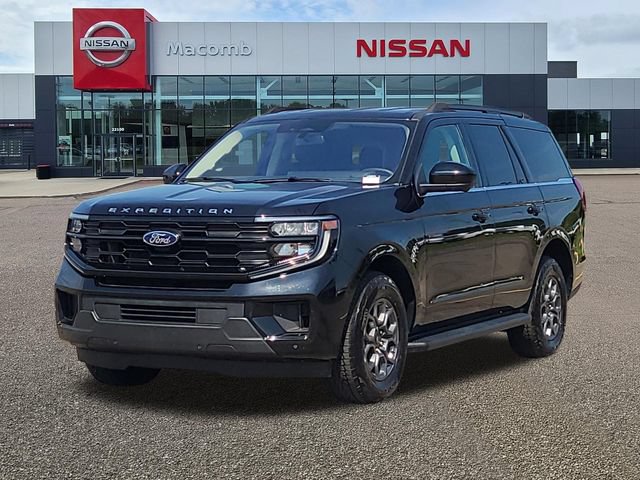 Used 2025 Ford Expedition Active AWD/4WD image 3
