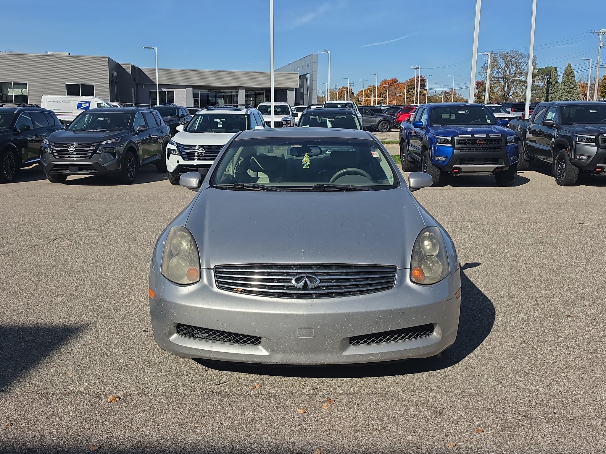 Used 2004 INFINITI G35 Coupe w/ Premium Pkg RWD image 2