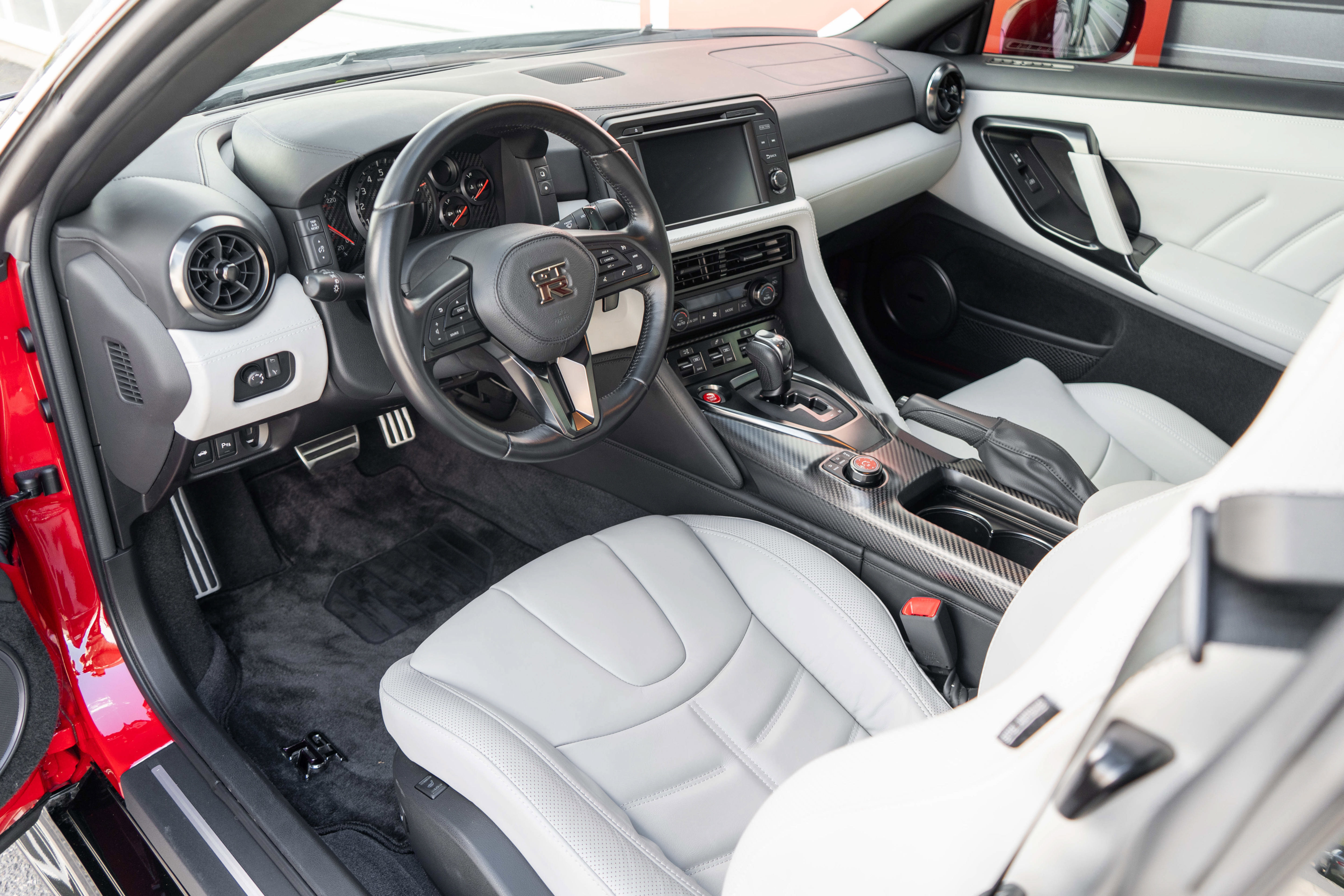 Used 2024 Nissan GT-R Premium w/ Premium Interior Package AWD/4WD image 9